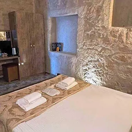 Отель Panda Stone House *